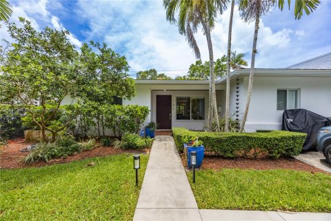 Villa ou maison à vendre à Coral Gables, Floride: 3 chambres, 168.15 m2 № 1309553 - photo 1