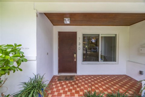 Casa en venta en Coral Gables, Florida, 3 dormitorios, 168.15 m2 № 1309553 - foto 2