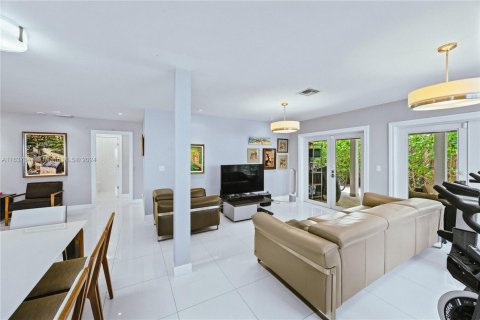 Casa en venta en Coral Gables, Florida, 3 dormitorios, 168.15 m2 № 1309553 - foto 7