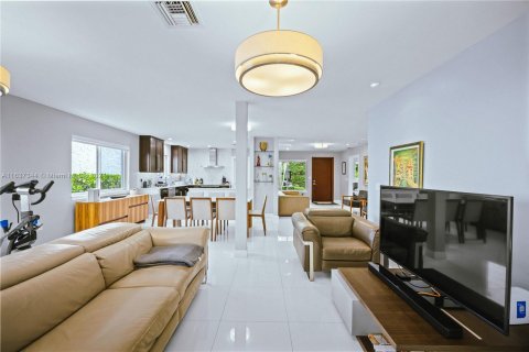 Casa en venta en Coral Gables, Florida, 3 dormitorios, 168.15 m2 № 1309553 - foto 4