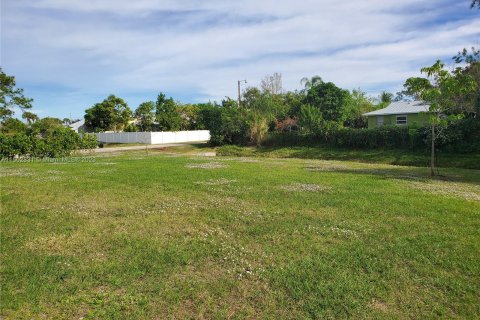 House in Port St. Lucie, Florida 4 bedrooms, 189.52 sq.m. № 911556 - photo 18