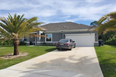 House in Port St. Lucie, Florida 4 bedrooms, 189.52 sq.m. № 911556 - photo 2