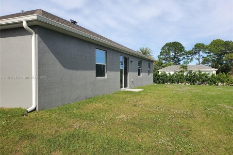 House in Port St. Lucie, Florida 4 bedrooms, 189.52 sq.m. № 911556 - photo 16