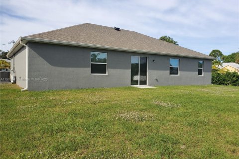 House in Port St. Lucie, Florida 4 bedrooms, 189.52 sq.m. № 911556 - photo 17