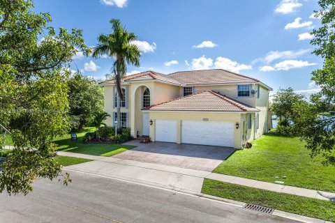 Villa ou maison à vendre à Pembroke Pines, Floride: 4 chambres, 322.28 m2 № 665229 - photo 24