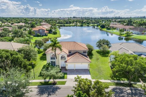 Villa ou maison à vendre à Pembroke Pines, Floride: 4 chambres, 322.28 m2 № 665229 - photo 1