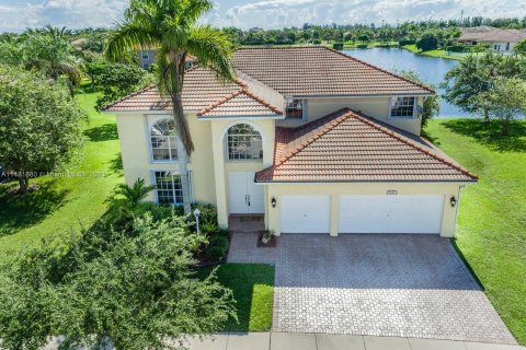 Villa ou maison à vendre à Pembroke Pines, Floride: 4 chambres, 322.28 m2 № 665229 - photo 25