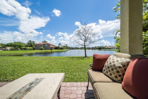 Villa ou maison à vendre à Pembroke Pines, Floride: 4 chambres, 322.28 m2 № 665229 - photo 5