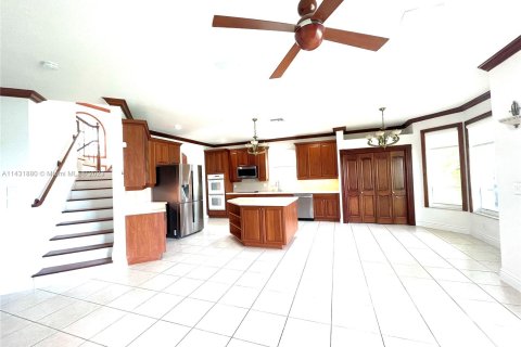 Villa ou maison à vendre à Pembroke Pines, Floride: 4 chambres, 322.28 m2 № 665229 - photo 9