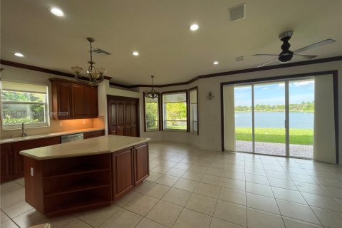 Casa en venta en Pembroke Pines, Florida, 4 dormitorios, 322.28 m2 № 665229 - foto 12