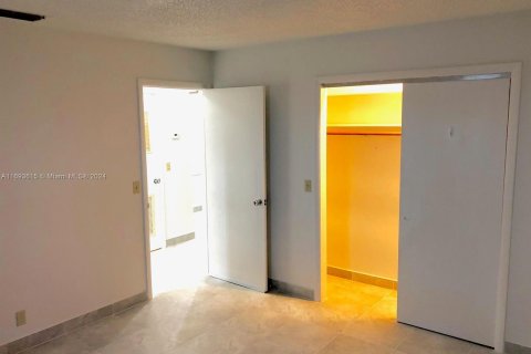 Condo in Lake Worth, Florida, 1 bedroom  № 1443245 - photo 12