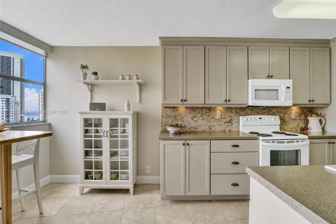 Condominio en venta en Hallandale Beach, Florida, 2 dormitorios, 131.92 m2 № 1006884 - foto 25