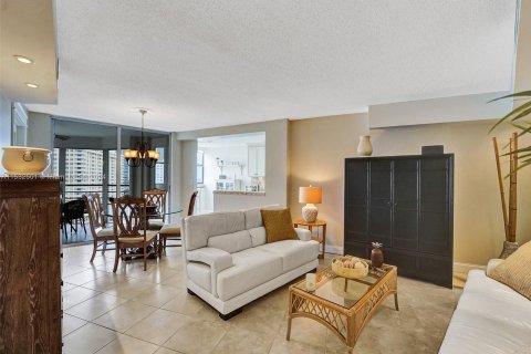 Condominio en venta en Hallandale Beach, Florida, 2 dormitorios, 131.92 m2 № 1006884 - foto 14