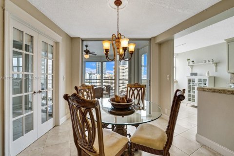 Condominio en venta en Hallandale Beach, Florida, 2 dormitorios, 131.92 m2 № 1006884 - foto 17
