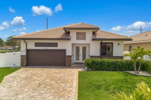 Villa ou maison à vendre à Dania Beach, Floride: 3 chambres, 210.05 m2 № 1215730 - photo 1
