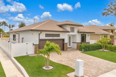Villa ou maison à vendre à Dania Beach, Floride: 3 chambres, 210.05 m2 № 1215730 - photo 3