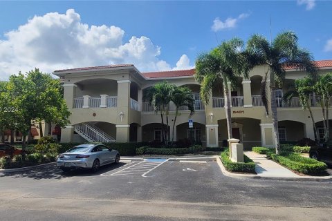 Propiedad comercial en venta en Coral Springs, Florida № 1215848 - foto 1