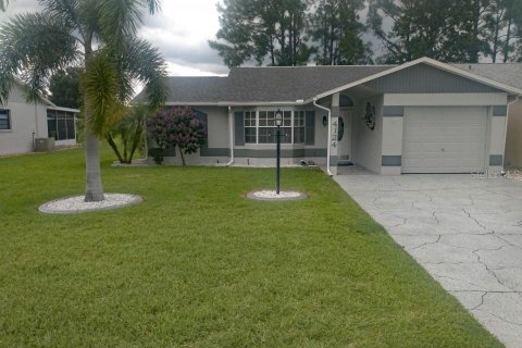 House in Sebring, Florida 2 bedrooms, 122.63 sq.m. № 865384 - photo 1