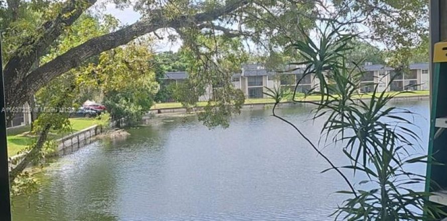 Condo in Tamarac, Florida, 1 bedroom  № 1310625