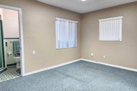 Commercial property in Brandon, Florida 185.9 sq.m. № 663767 - photo 15