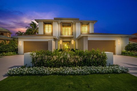 House in Boca Raton, Florida 5 bedrooms, 714.42 sq.m. № 510736 - photo 13