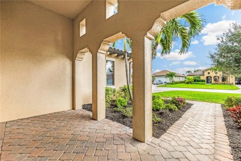 Villa ou maison à vendre à Fort Myers, Floride: 3 chambres, 225.75 m2 № 879630 - photo 2