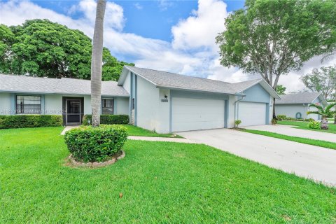 House in Boca Raton, Florida 3 bedrooms, 129.69 sq.m. № 1292848 - photo 2