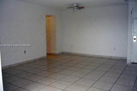 Condo in Miami, Florida, 2 bedrooms  № 1116201 - photo 4