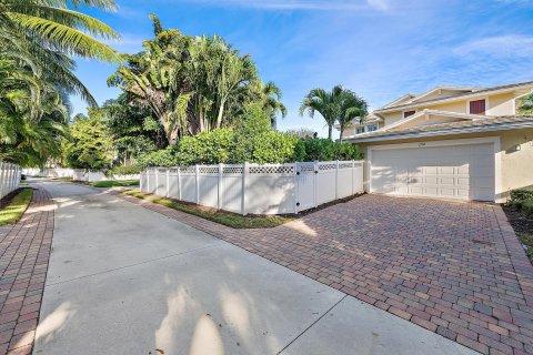 House in Jupiter, Florida 5 bedrooms, 320.79 sq.m. № 922459 - photo 2