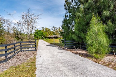 House in Punta Gorda, Florida 5 bedrooms, 253.53 sq.m. № 1082065 - photo 3