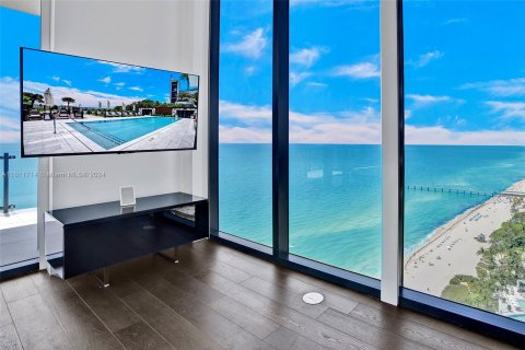 Condominio en venta en Sunny Isles Beach, Florida, 3 dormitorios, 296.82 m2 № 1233780 - foto 11