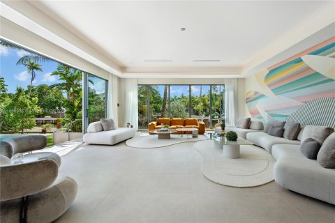 Casa en alquiler en Miami, Florida, 7 dormitorios, 458.1 m2 № 1357112 - foto 20