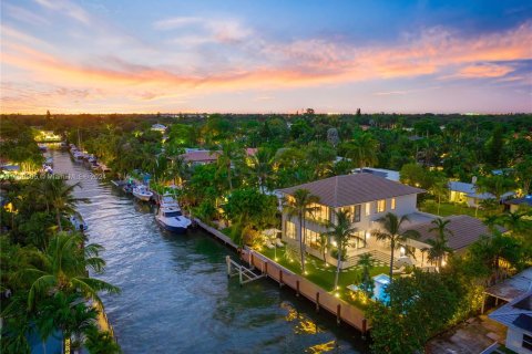 Villa ou maison à louer à Miami, Floride: 7 chambres, 458.1 m2 № 1357112 - photo 5