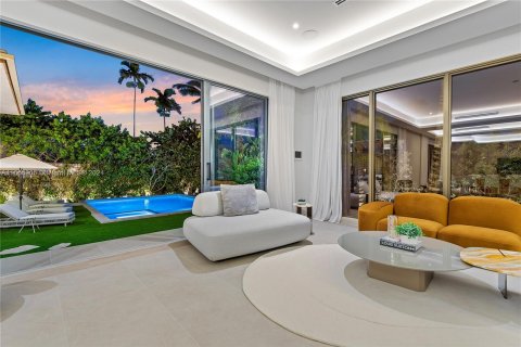 Casa en alquiler en Miami, Florida, 7 dormitorios, 458.1 m2 № 1357112 - foto 21