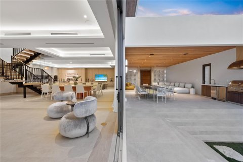 Villa ou maison à louer à Miami, Floride: 7 chambres, 458.1 m2 № 1357112 - photo 12