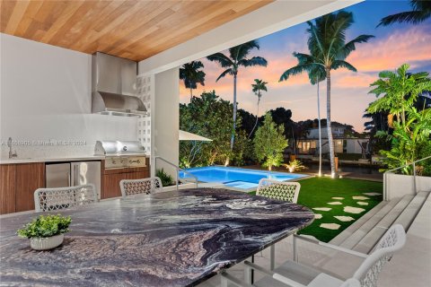 Casa en alquiler en Miami, Florida, 7 dormitorios, 458.1 m2 № 1357112 - foto 15