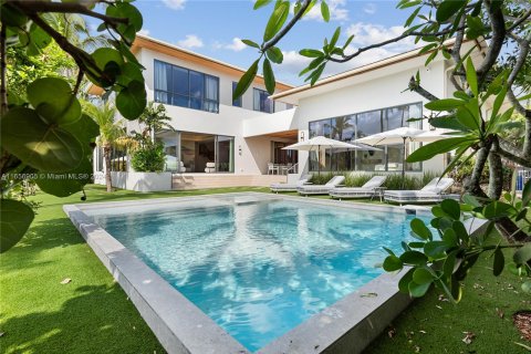 Casa en alquiler en Miami, Florida, 7 dormitorios, 458.1 m2 № 1357112 - foto 9