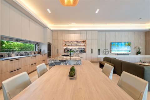 Casa en alquiler en Miami, Florida, 7 dormitorios, 458.1 m2 № 1357112 - foto 28