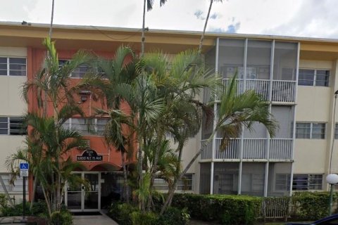 Condominio en alquiler en North Miami Beach, Florida, 1 dormitorio, 62.8 m2 № 1385844 - foto 1