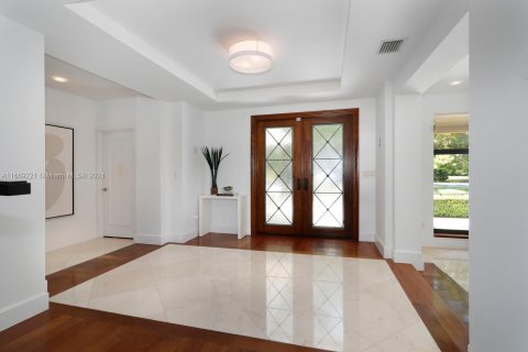 House in Coral Gables, Florida 4 bedrooms, 325.25 sq.m. № 1385878 - photo 15