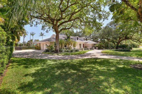 House in Coral Gables, Florida 4 bedrooms, 325.25 sq.m. № 1385878 - photo 8