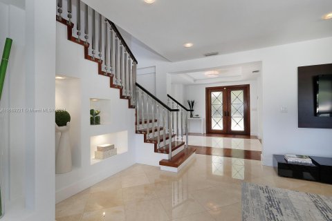 House in Coral Gables, Florida 4 bedrooms, 325.25 sq.m. № 1385878 - photo 21