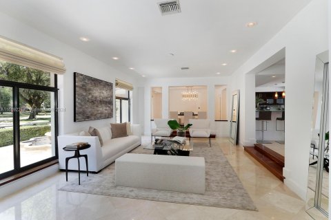 House in Coral Gables, Florida 4 bedrooms, 325.25 sq.m. № 1385878 - photo 16