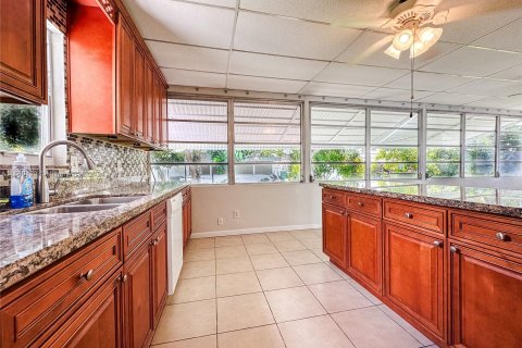 Casa en venta en Tamarac, Florida, 2 dormitorios, 115.01 m2 № 1365806 - foto 11