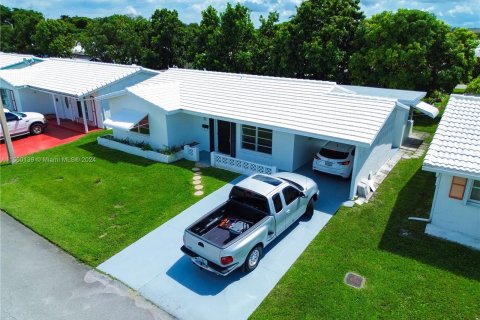 Villa ou maison à vendre à Tamarac, Floride: 2 chambres, 115.01 m2 № 1365806 - photo 30