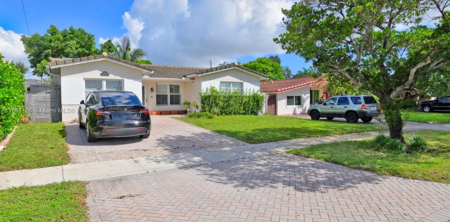 Casa en Hollywood, Florida 3 dormitorios, 151.99 m2 № 1385846