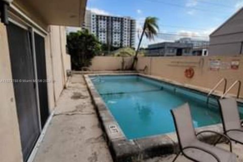 Copropriété à vendre à Miami, Floride: 2 chambres, 62.24 m2 № 1135850 - photo 7