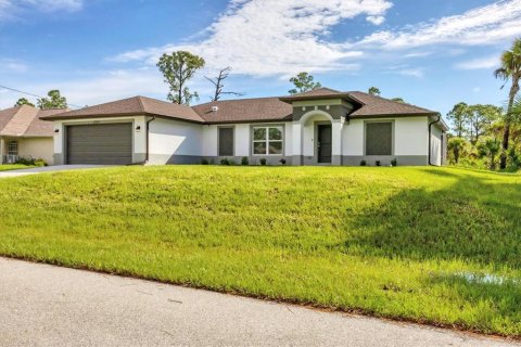 House in North Port, Florida 3 bedrooms, 143.63 sq.m. № 1392292 - photo 1