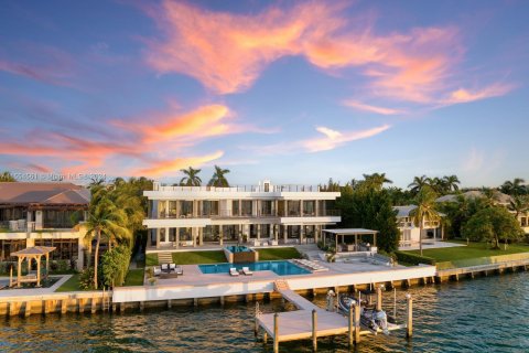 Villa ou maison à vendre à Key Biscayne, Floride: 6 chambres, 666.85 m2 № 1078612 - photo 1