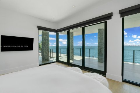 House in Key Biscayne, Florida 6 bedrooms, 666.85 sq.m. № 1078612 - photo 20